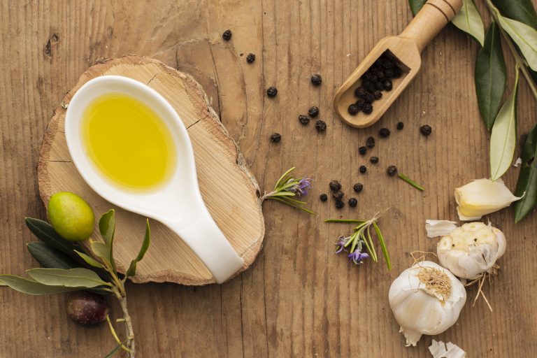 Read more about the article The polyphenols in extra virgin olive oil: what are they and what functions do they have?